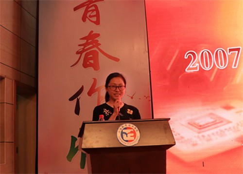 顾春燕给员工做经验交流_副本.jpg
