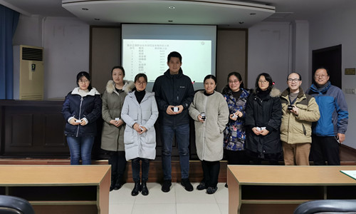 奖励云班课运用教师合影.jpg
