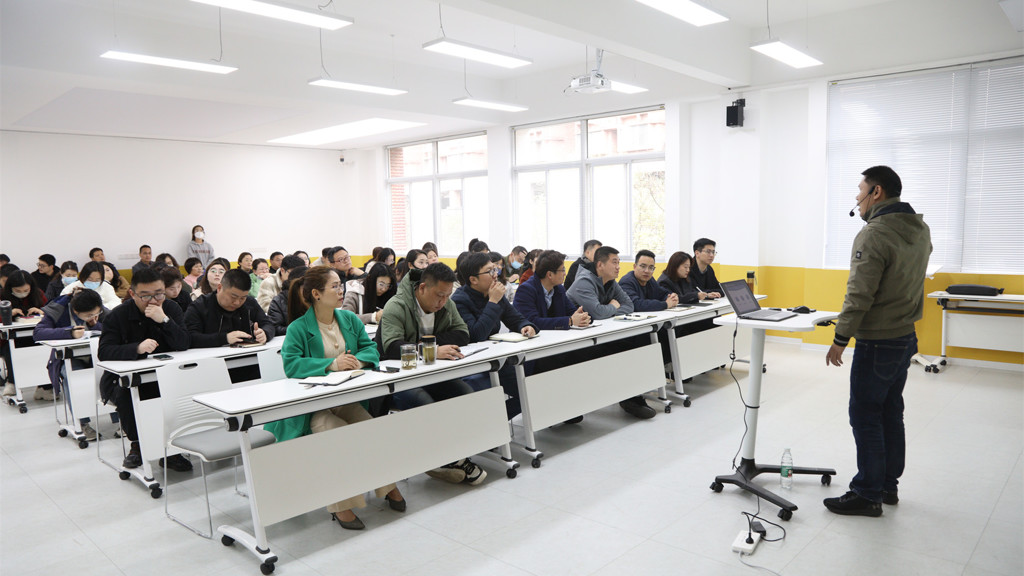 公司召开学工人员突发安全事件应急处置专题培训会