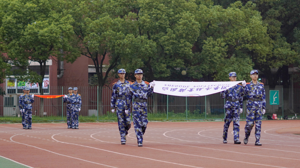 bwin举行2023年新生军训会操暨总结表彰大会