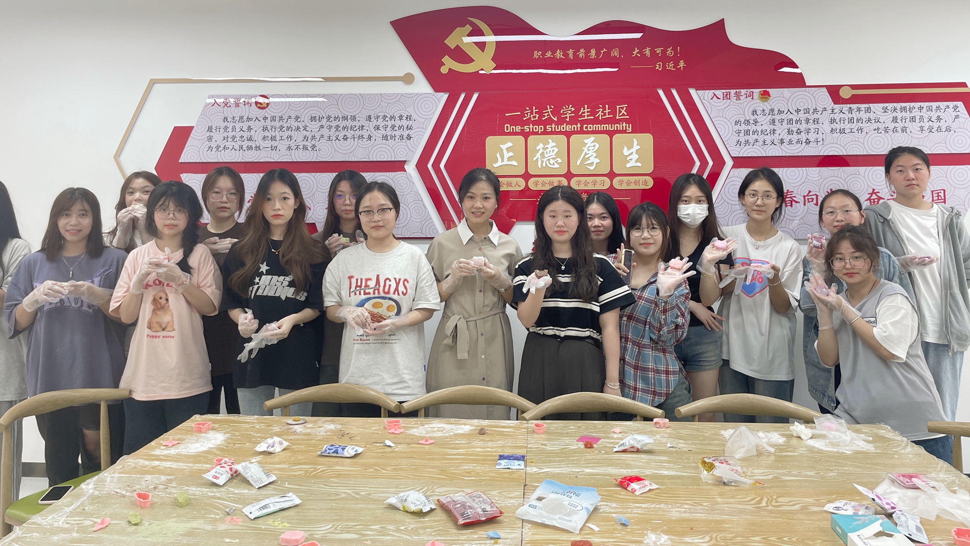 巧手做月饼 欢乐迎中秋——基础教育系开展手工月饼制作活动